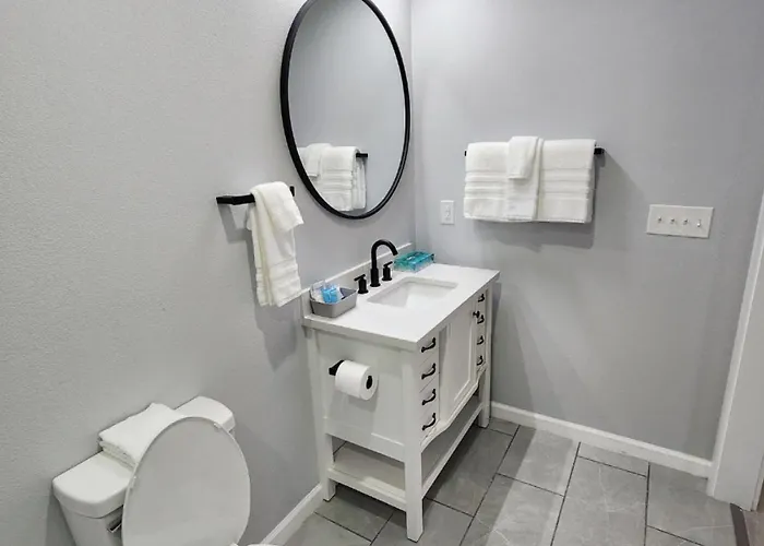 Country house Peaceful Midtown With Gym And Parking *
