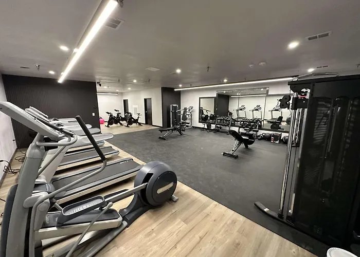 Peaceful Midtown With Gym And Parking Country house Tulsa